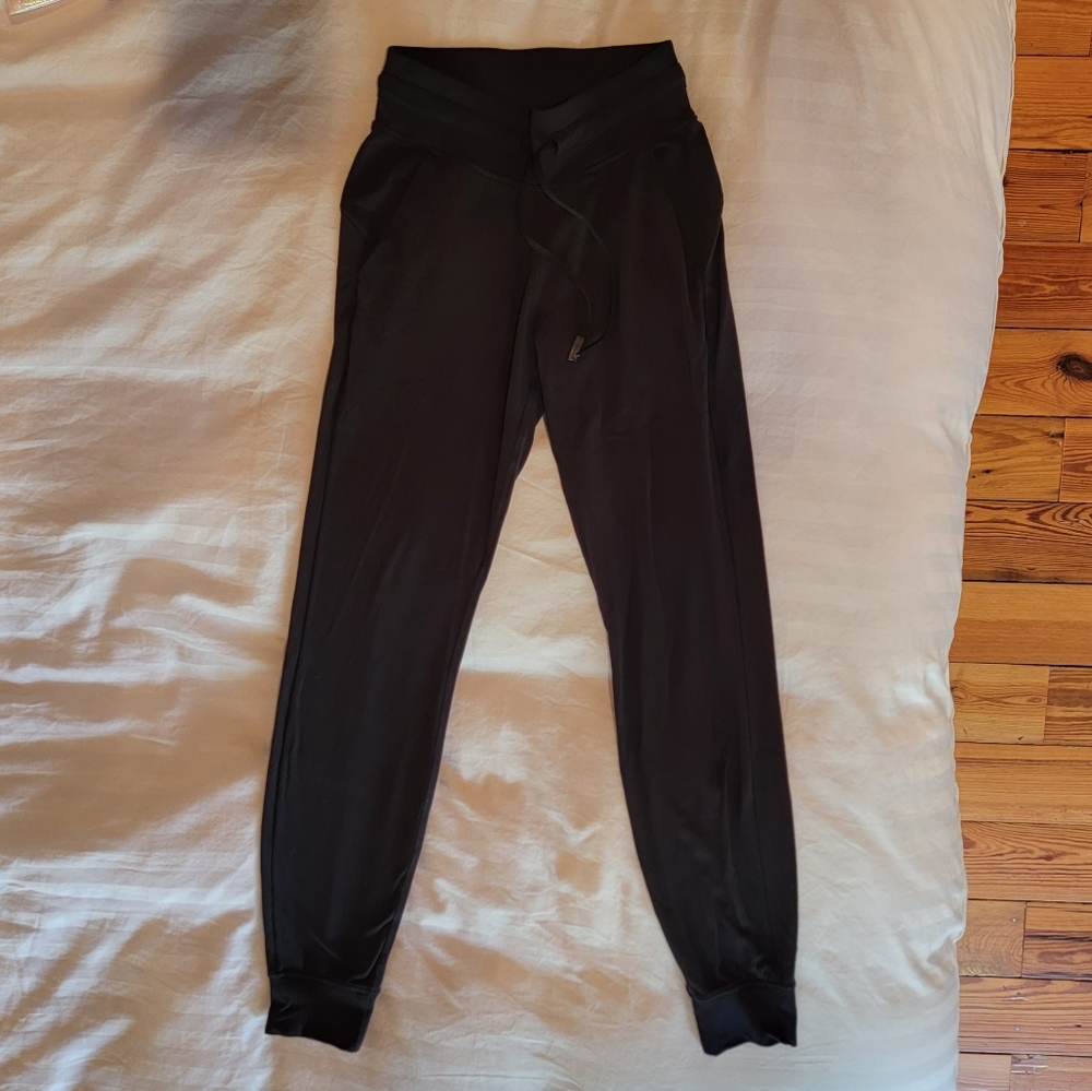 Lululemon size 2 joggers